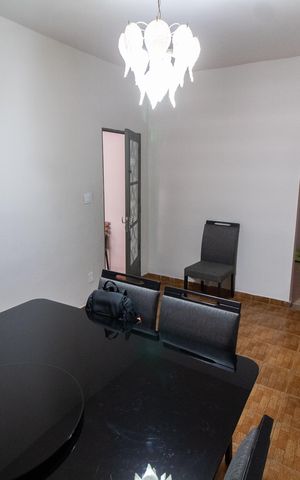 Casa à venda com 250m², 3 quartos e 3 vagas Casa à venda com 250m², 3 quartos e 3 vagasSala