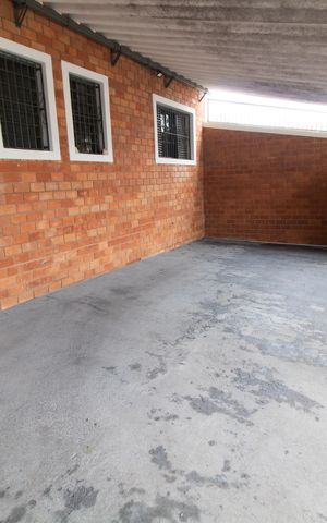 Casa à venda com 250m², 3 quartos e 3 vagas Casa à venda com 250m², 3 quartos e 3 vagasÁrea comum