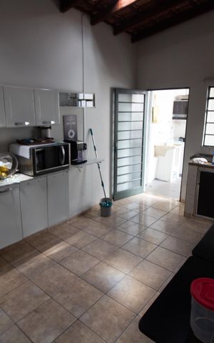 Casa à venda com 250m², 3 quartos e 3 vagas Casa à venda com 250m², 3 quartos e 3 vagasCozinha