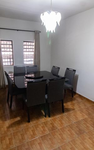 Casa à venda com 250m², 3 quartos e 3 vagas Casa à venda com 250m², 3 quartos e 3 vagasSala