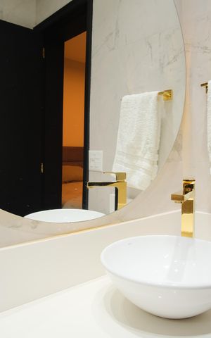 Casa de condomínio à venda com 356m², 5 quartos e 4 vagas Casa de condomínio à venda com 356m², 5 quartos e 4 vagasBanheiro da Suíte 3