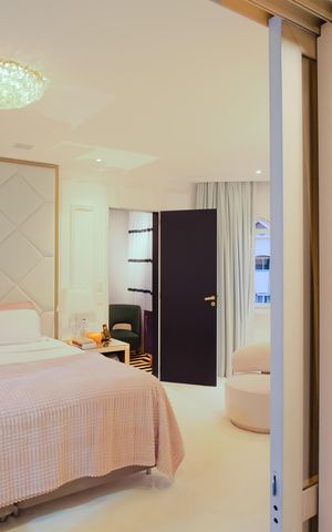 Casa de condomínio à venda com 356m², 5 quartos e 4 vagas Casa de condomínio à venda com 356m², 5 quartos e 4 vagasVaranda da suíte 1