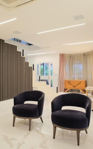Casa de condomínio à venda com 356m², 5 quartos e 4 vagas Casa de condomínio à venda com 356m², 5 quartos e 4 vagasSala