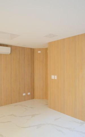 Casa de condomínio à venda com 356m², 5 quartos e 4 vagas Casa de condomínio à venda com 356m², 5 quartos e 4 vagasSala de TV