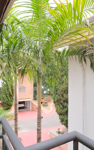Casa de condomínio à venda com 356m², 5 quartos e 4 vagas Casa de condomínio à venda com 356m², 5 quartos e 4 vagasVaranda da suíte 1