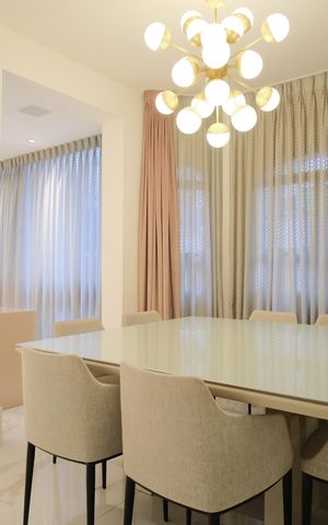 Casa de condomínio à venda com 356m², 5 quartos e 4 vagas Casa de condomínio à venda com 356m², 5 quartos e 4 vagasSala de Jantar