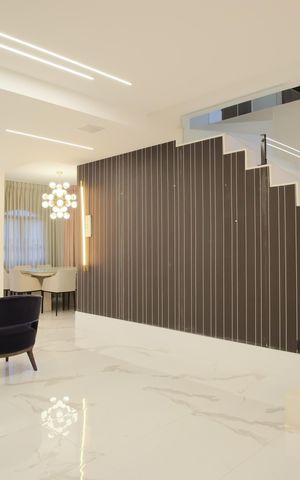 Casa de condomínio à venda com 356m², 5 quartos e 4 vagas Casa de condomínio à venda com 356m², 5 quartos e 4 vagasSala