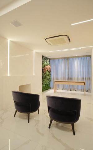 Casa de condomínio à venda com 356m², 5 quartos e 4 vagas Casa de condomínio à venda com 356m², 5 quartos e 4 vagasSala