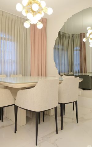 Casa de condomínio à venda com 356m², 5 quartos e 4 vagas Casa de condomínio à venda com 356m², 5 quartos e 4 vagasSala de Jantar