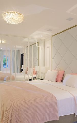 Casa de condomínio à venda com 356m², 5 quartos e 4 vagas Casa de condomínio à venda com 356m², 5 quartos e 4 vagasSuíte 1