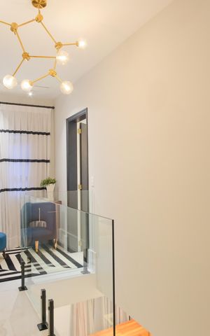 Casa de condomínio à venda com 356m², 5 quartos e 4 vagas Casa de condomínio à venda com 356m², 5 quartos e 4 vagasCorredor