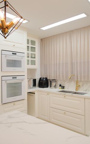 Casa de condomínio à venda com 356m², 5 quartos e 4 vagas Casa de condomínio à venda com 356m², 5 quartos e 4 vagasCozinha