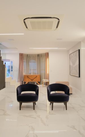 Casa de condomínio à venda com 356m², 5 quartos e 4 vagas Casa de condomínio à venda com 356m², 5 quartos e 4 vagasSala
