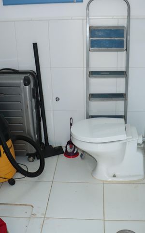 Casa de condomínio para alugar com 300m², 5 quartos e 4 vagasBanheiro de Serviço