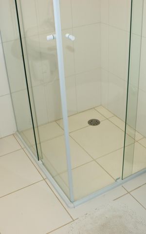 Casa de condomínio para alugar com 300m², 5 quartos e 4 vagasBanheiro da Suíte 1