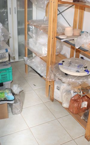 Casa de condomínio para alugar com 300m², 5 quartos e 4 vagasDepósito