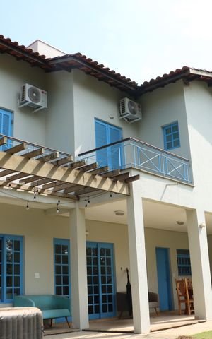 Casa de condomínio para alugar com 300m², 5 quartos e 4 vagasFachada