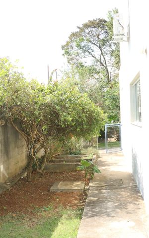 Casa de condomínio para alugar com 300m², 5 quartos e 4 vagasQuintal