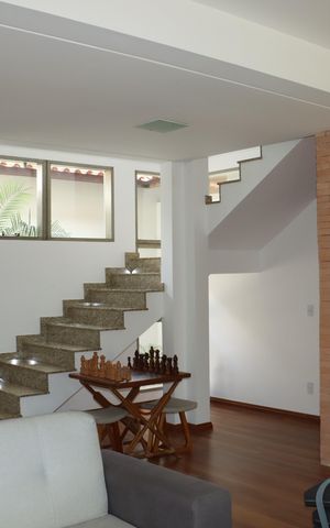 Casa de condomínio para alugar com 300m², 5 quartos e 4 vagasSala