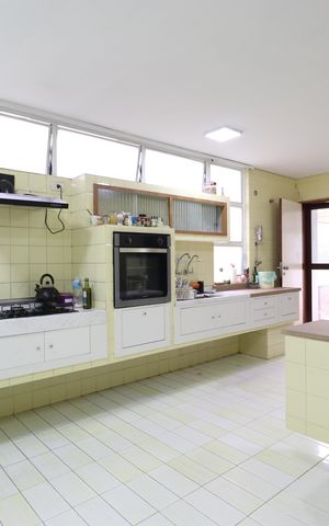 Casa à venda com 521m², 6 quartos e 6 vagasCozinha