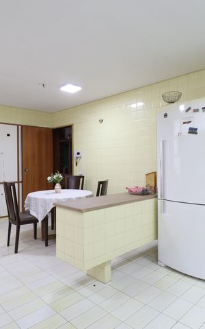 Casa à venda com 521m², 6 quartos e 6 vagasCozinha