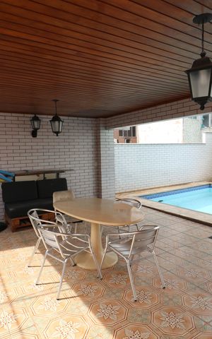 Casa à venda com 300m², 5 quartos e 4 vagasÁrea externa
