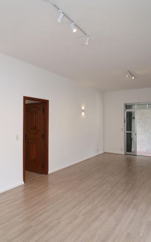 Casa à venda com 300m², 5 quartos e 4 vagasSala