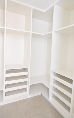 Casa de condomínio para alugar com 153m², 3 quartos e 2 vagas Casa de condomínio para alugar com 153m², 3 quartos e 2 vagasCloset da suíte