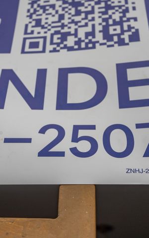 Casa à venda com 225m², 4 quartos e 2 vagas Casa à venda com 225m², 4 quartos e 2 vagasPlaca