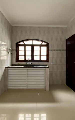 Casa para alugar com 200m², 3 quartos e 1 vaga Casa para alugar com 200m², 3 quartos e 1 vagaCozinha