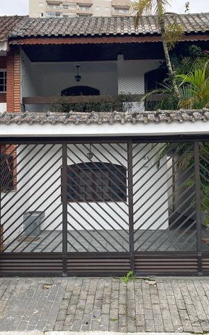 Casa para alugar com 200m², 3 quartos e 1 vaga Casa para alugar com 200m², 3 quartos e 1 vagaFachada