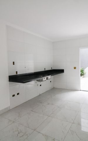 Casa à venda com 120m², 3 quartos e 2 vagas Casa à venda com 120m², 3 quartos e 2 vagasCozinha