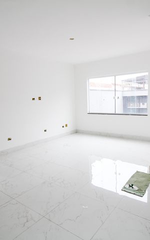 Casa à venda com 120m², 3 quartos e 2 vagas Casa à venda com 120m², 3 quartos e 2 vagasSala