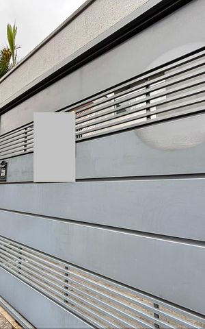 Casa à venda com 120m², 3 quartos e 2 vagas Casa à venda com 120m², 3 quartos e 2 vagasFachada
