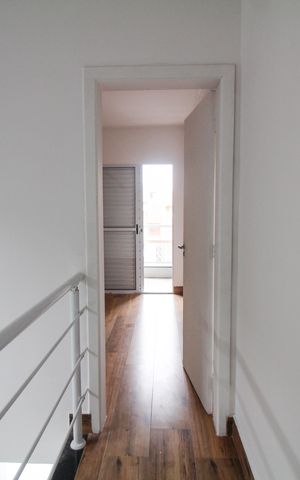 Casa à venda com 120m², 3 quartos e 2 vagas Casa à venda com 120m², 3 quartos e 2 vagasCorredor