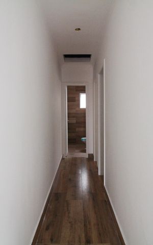 Casa à venda com 120m², 3 quartos e 2 vagas Casa à venda com 120m², 3 quartos e 2 vagasCorredor