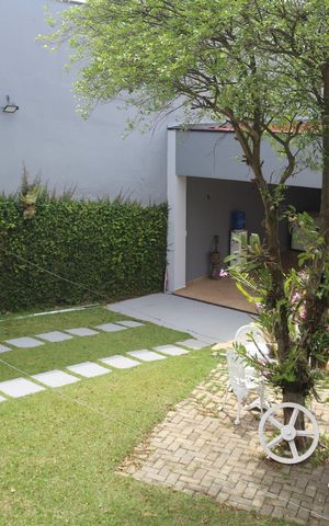 Casa para alugar com 279m², 3 quartos e 8 vagasQuintal