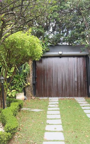 Casa para alugar com 279m², 3 quartos e 8 vagasQuintal