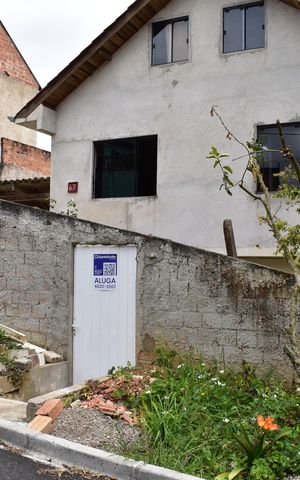 Casa para alugar com 63m², 2 quartos e 1 vagaFachada