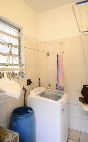 Casa à venda com 248m², 3 quartos e 2 vagasÁrea de Serviço