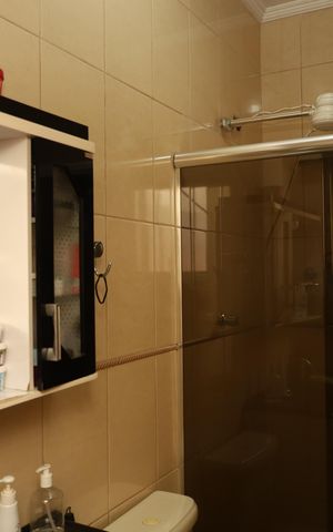 Casa à venda com 175m², 2 quartos e 2 vagasBanheiro