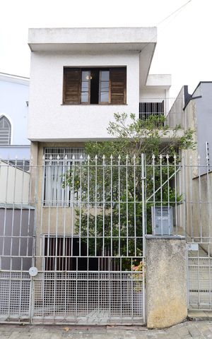 Casa à venda com 320m², 3 quartos e 4 vagasFachada