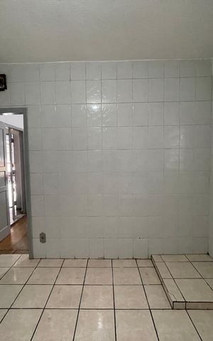 Casa à venda com 100m², 3 quartos e 2 vagas Casa à venda com 100m², 3 quartos e 2 vagasCozinha