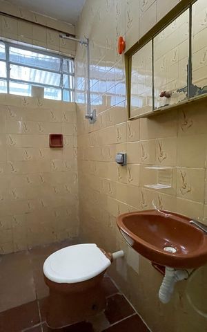 Casa à venda com 100m², 3 quartos e 2 vagas Casa à venda com 100m², 3 quartos e 2 vagasBanheiro 1