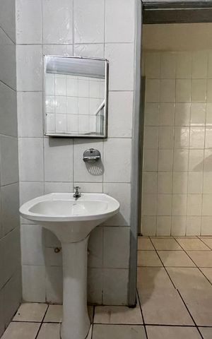 Casa à venda com 100m², 3 quartos e 2 vagas Casa à venda com 100m², 3 quartos e 2 vagasBanheiro 2