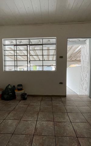 Casa à venda com 100m², 3 quartos e 2 vagas Casa à venda com 100m², 3 quartos e 2 vagasSala