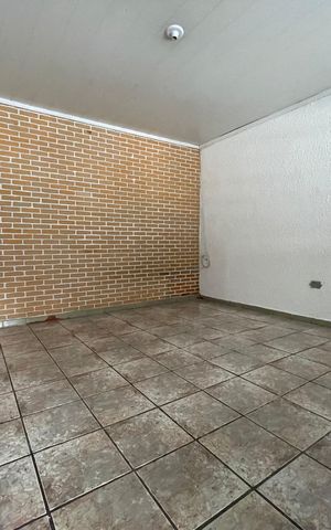 Casa à venda com 100m², 3 quartos e 2 vagas Casa à venda com 100m², 3 quartos e 2 vagasSala