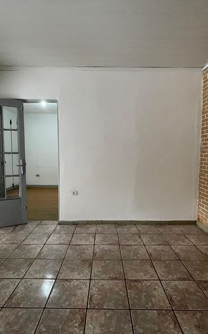 Casa à venda com 100m², 3 quartos e 2 vagas Casa à venda com 100m², 3 quartos e 2 vagasSala