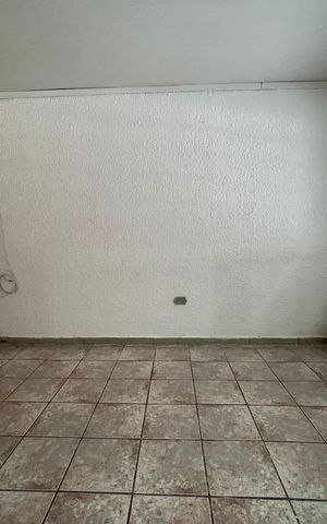 Casa à venda com 100m², 3 quartos e 2 vagas Casa à venda com 100m², 3 quartos e 2 vagasSala