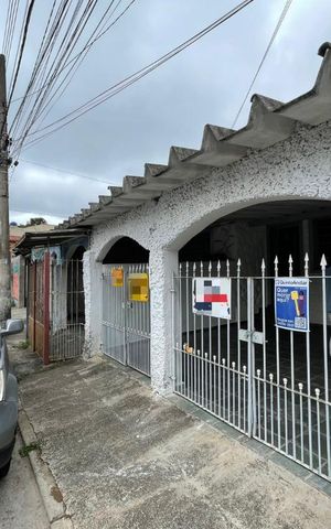 Casa à venda com 100m², 3 quartos e 2 vagas Casa à venda com 100m², 3 quartos e 2 vagasFachada